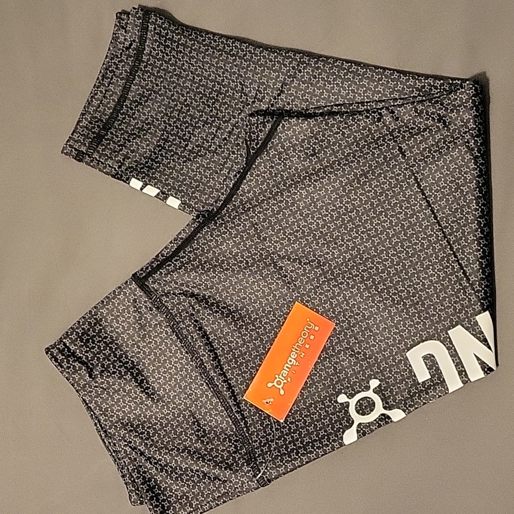 Orangetheory Keep Burning Capris Size Large